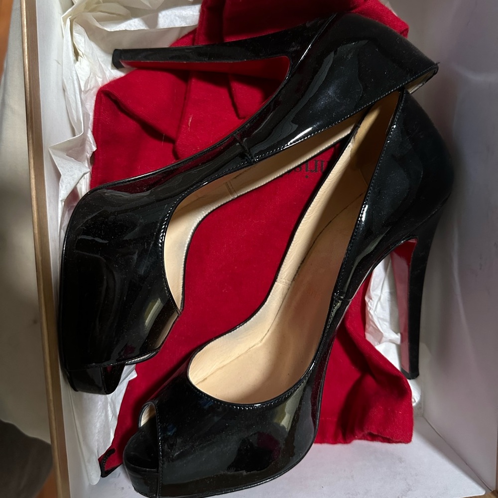 Christian louboutin peep toe patent leather pumps